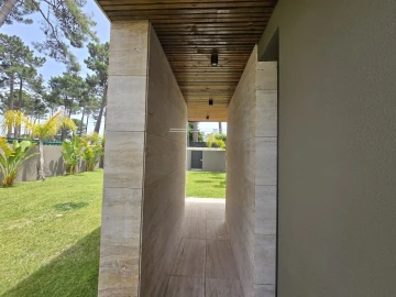 Moradia T5 para Venda em Corroios