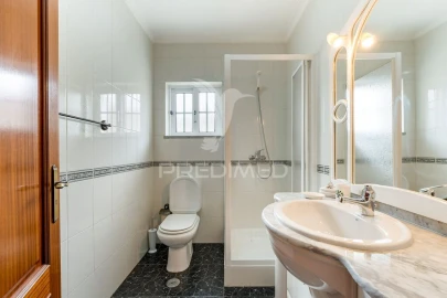 Moradia T4 para Venda em Castro Daire