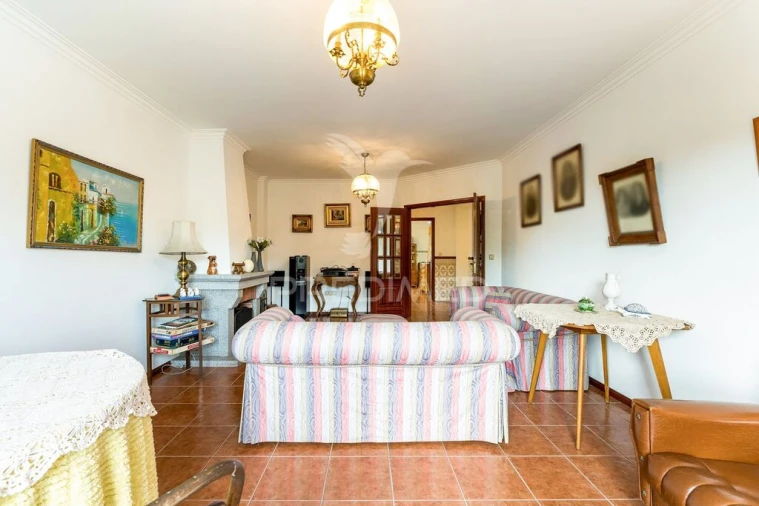 Moradia T4 para Venda em Castro Daire Foto 5