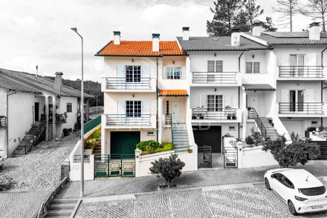 Moradia T4 para Venda em Castro Daire Foto 1
