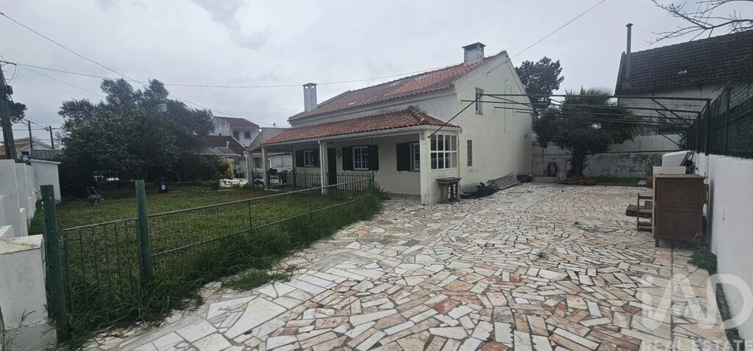 Moradia T5 para Venda em Charneca de Caparica e Sobreda Foto 3