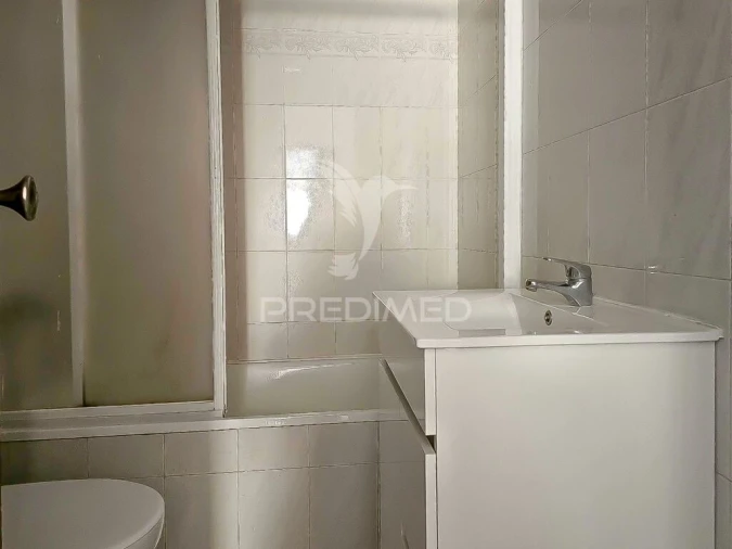 Apartamento T2 para Venda em Rio de Mouro Foto 19