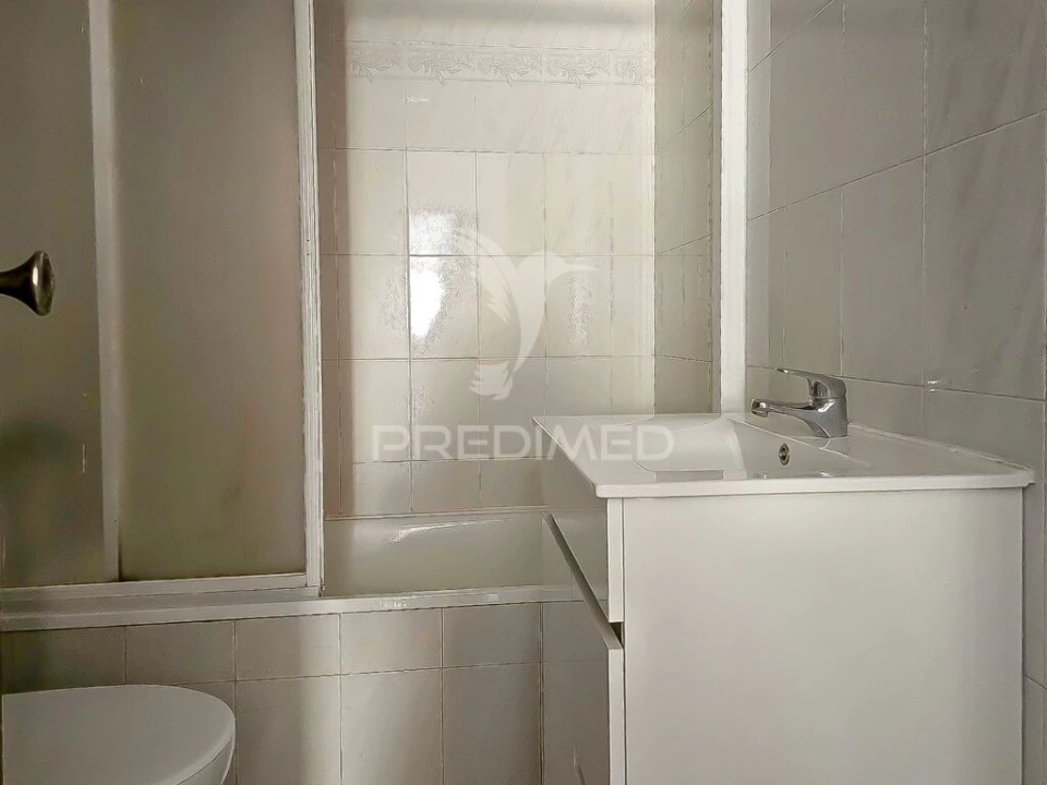 Apartamento T2 para Venda em Rio de Mouro Foto 19