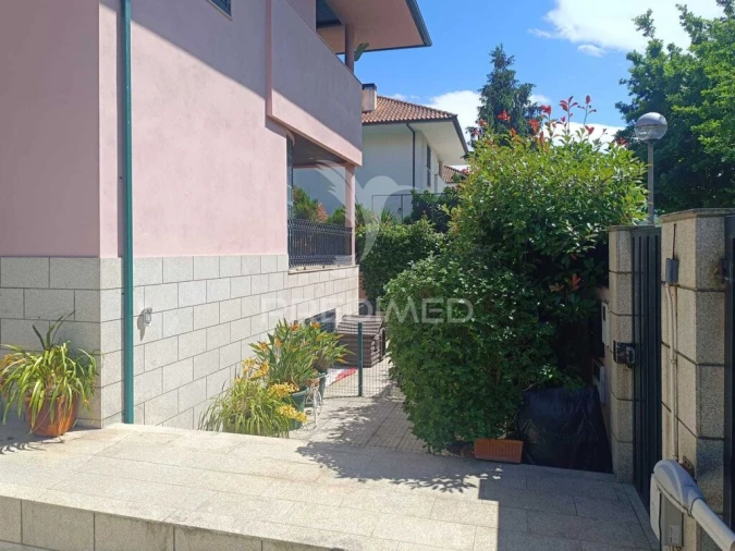 Moradia T4 para Venda em Peso da Régua e Godim Foto 12