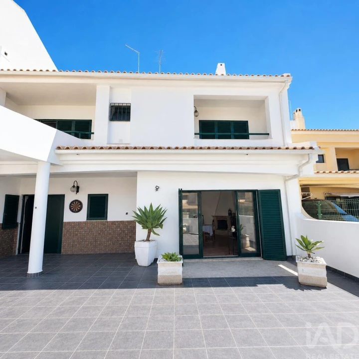 Moradia T2 para Venda em Albufeira e Olhos de Água Foto 1