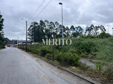 Armazém para Venda em Vilarinho das Cambas