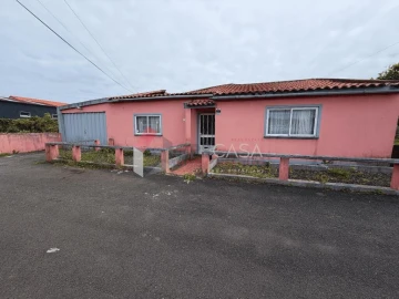 Moradia T3 para Venda em Praia da Vitoria (Santa Cruz)
