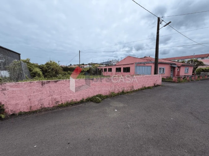 Moradia T3 para Venda em Praia da Vitoria (Santa Cruz)