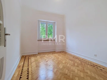 Apartamento T4 para Arrendamento em Algés, Linda-A-Velha e Cruz Quebrada-Dafundo