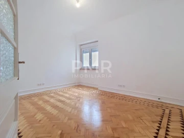 Apartamento T4 para Arrendamento em Algés, Linda-A-Velha e Cruz Quebrada-Dafundo