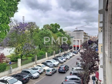 Apartamento T4 para Arrendamento em Algés, Linda-A-Velha e Cruz Quebrada-Dafundo