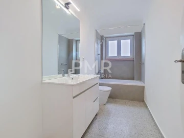 Apartamento T4 para Arrendamento em Algés, Linda-A-Velha e Cruz Quebrada-Dafundo
