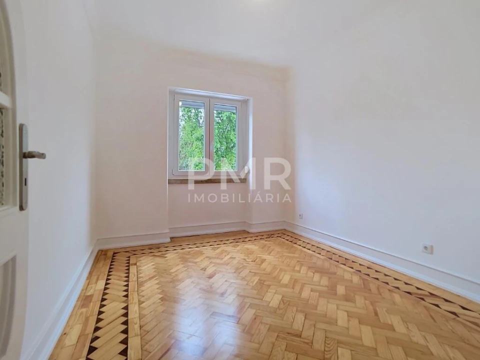 Apartamento T4 para Arrendamento em Algés, Linda-A-Velha e Cruz Quebrada-Dafundo Foto 4