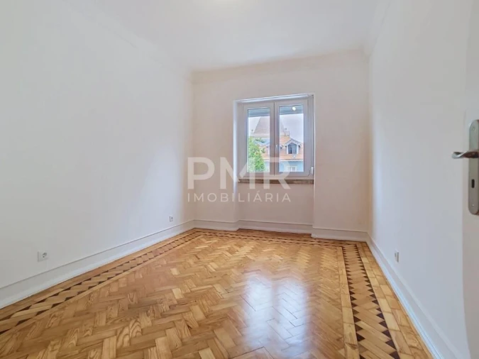 Apartamento T4 para Arrendamento em Algés, Linda-A-Velha e Cruz Quebrada-Dafundo Foto 5