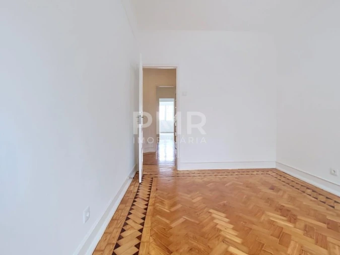 Apartamento T4 para Arrendamento em Algés, Linda-A-Velha e Cruz Quebrada-Dafundo Foto 12