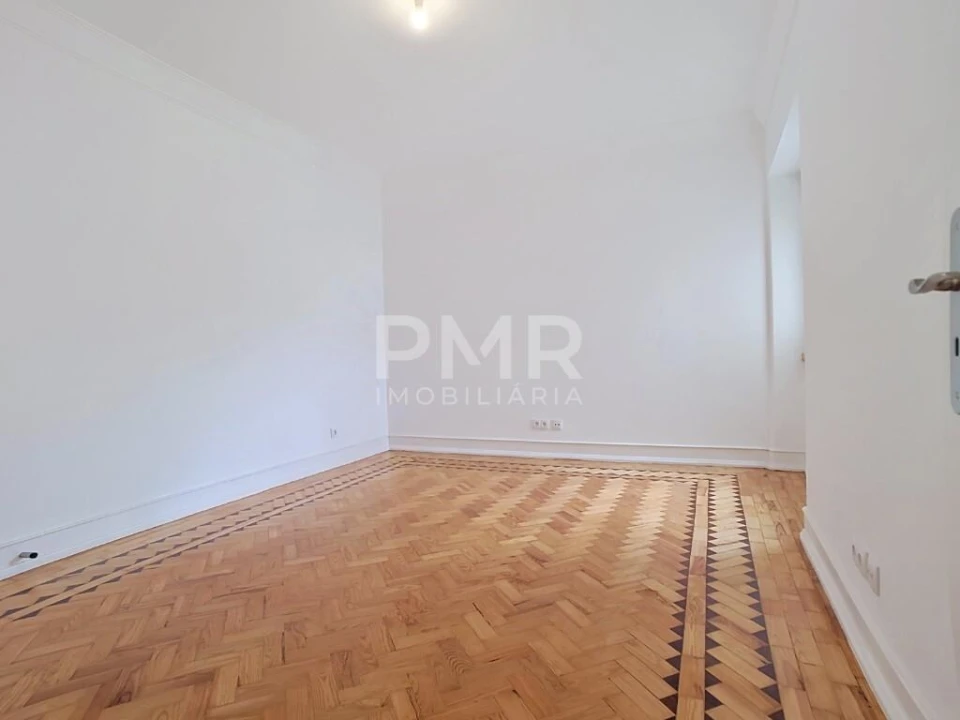 Apartamento T4 para Arrendamento em Algés, Linda-A-Velha e Cruz Quebrada-Dafundo Foto 11