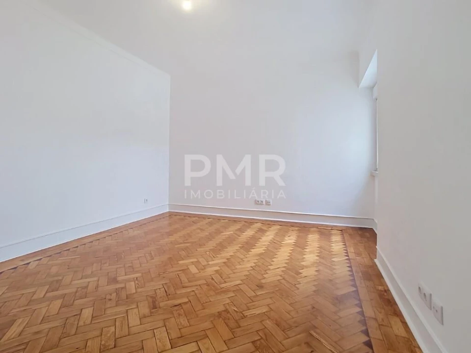 Apartamento T4 para Arrendamento em Algés, Linda-A-Velha e Cruz Quebrada-Dafundo Foto 3