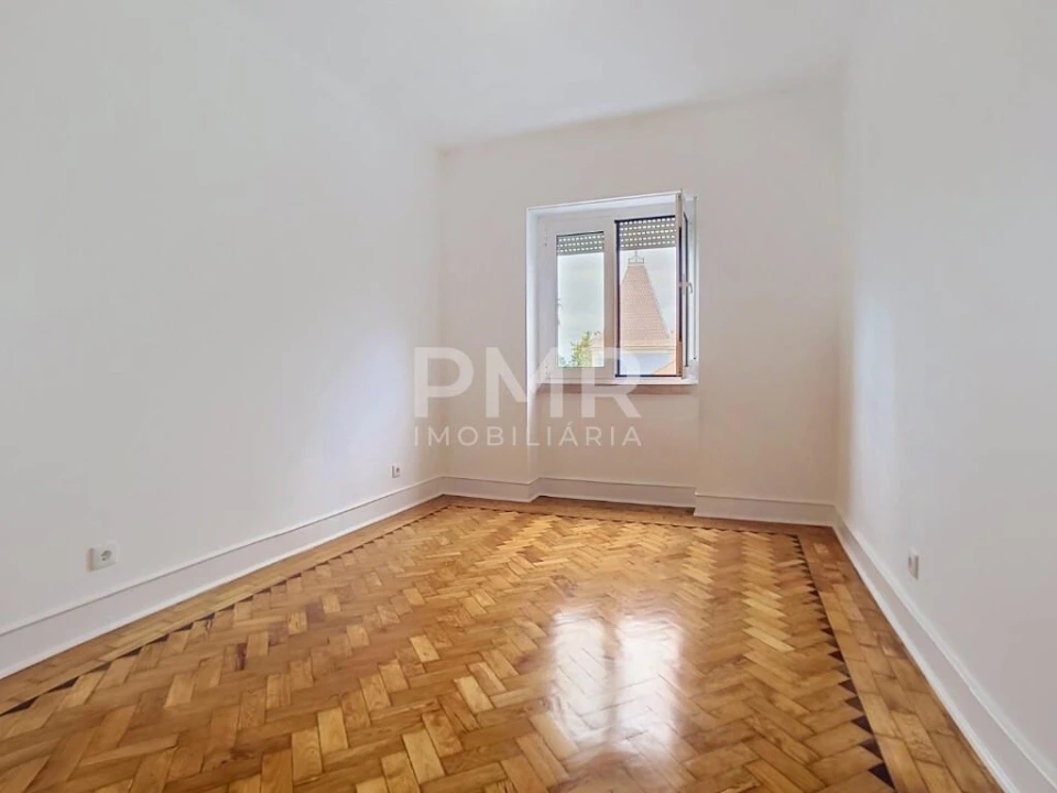 Apartamento T4 para Arrendamento em Algés, Linda-A-Velha e Cruz Quebrada-Dafundo Foto 5