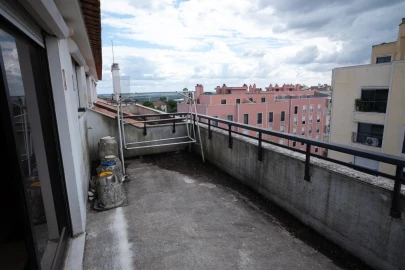 Apartamento T5 para Venda em Romeira e Várzea