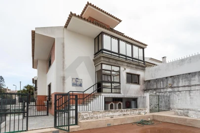 Moradia T5 para Venda em Carcavelos e Parede