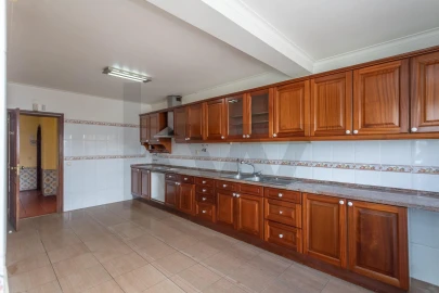 Moradia T5 para Venda em Carcavelos e Parede