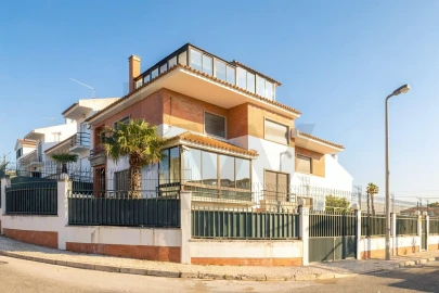 Moradia T5 para Venda em Carcavelos e Parede