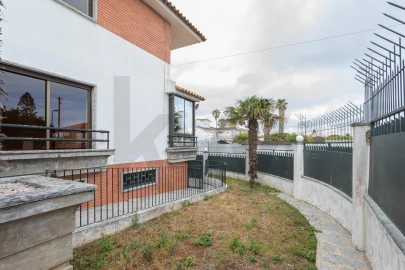 Moradia T5 para Venda em Carcavelos e Parede