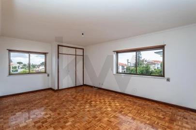 Moradia T5 para Venda em Carcavelos e Parede