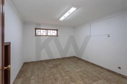Moradia T5 para Venda em Carcavelos e Parede