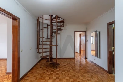 Moradia T5 para Venda em Carcavelos e Parede