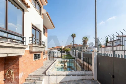 Moradia T5 para Venda em Carcavelos e Parede
