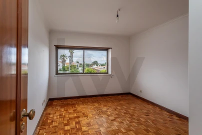 Moradia T5 para Venda em Carcavelos e Parede