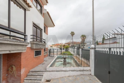 Moradia T5 para Venda em Carcavelos e Parede