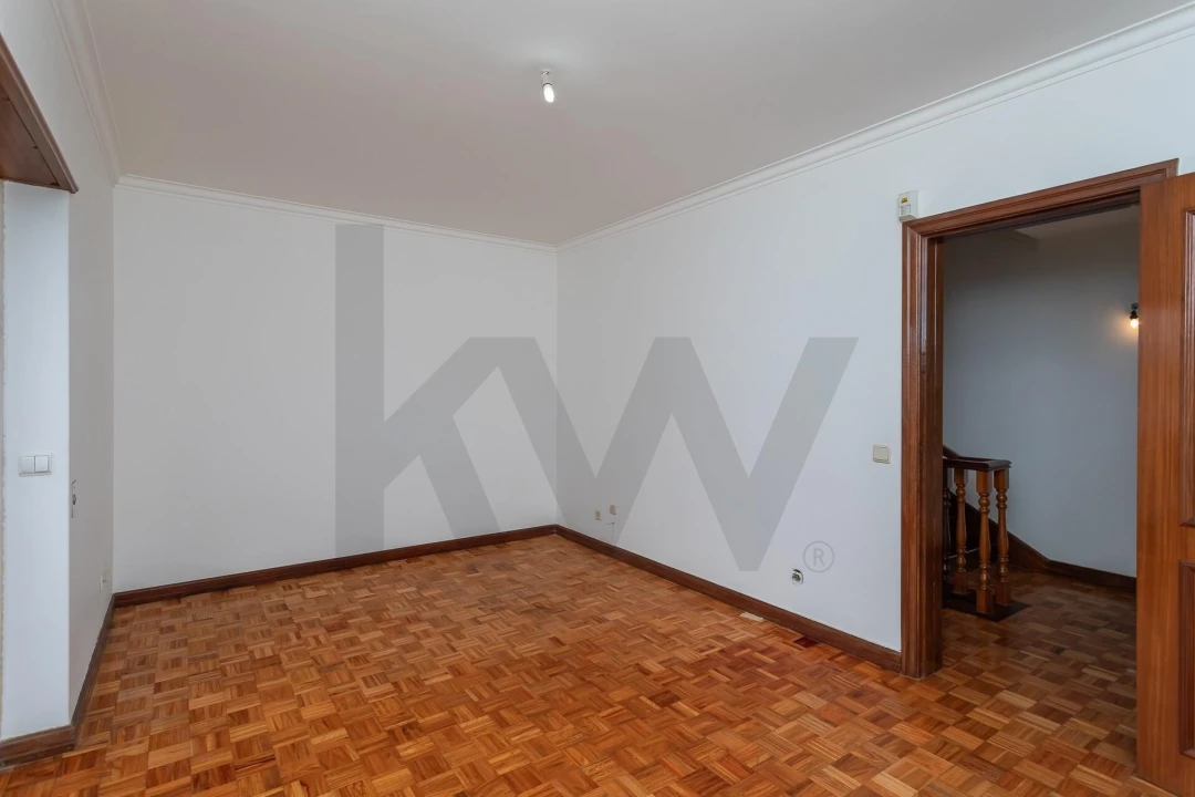 Moradia T5 para Venda em Carcavelos e Parede Foto 46