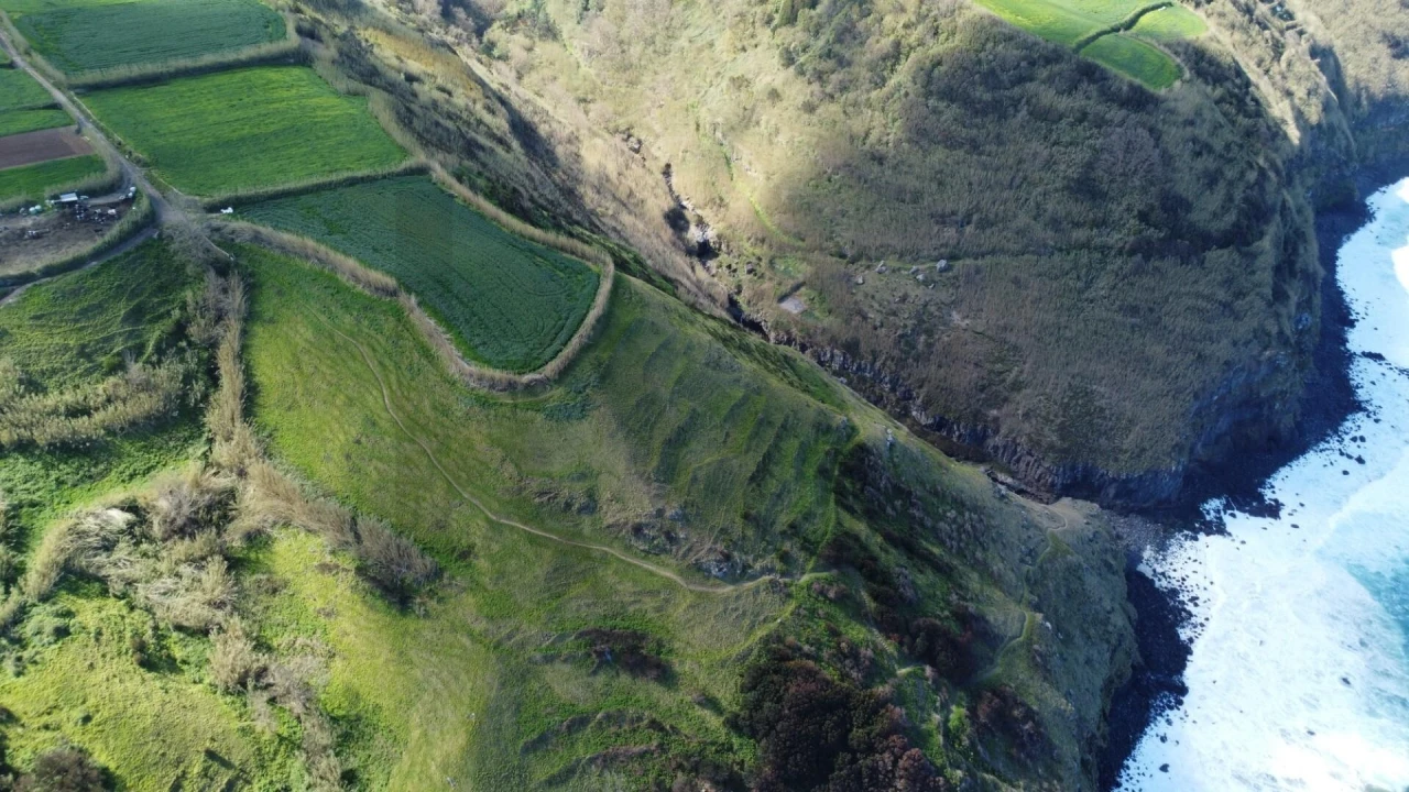 Terreno para Venda em Fenais da Ajuda Foto 11