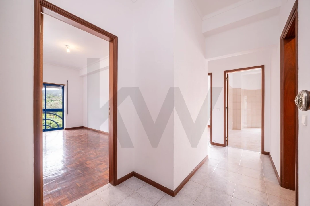 Apartamento T2 para Venda em Miranda do Corvo Foto 3