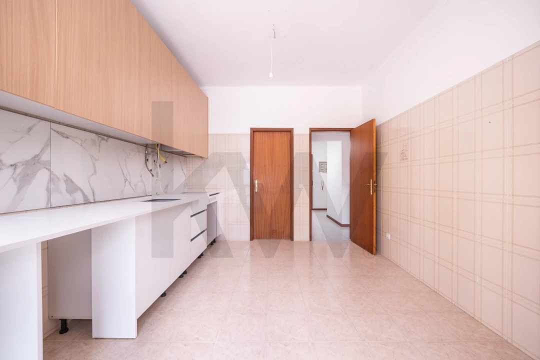 Apartamento T2 para Venda em Miranda do Corvo Foto 1