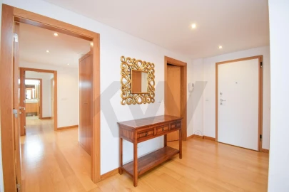 Apartamento T3 para Arrendamento em São Domingos de Rana