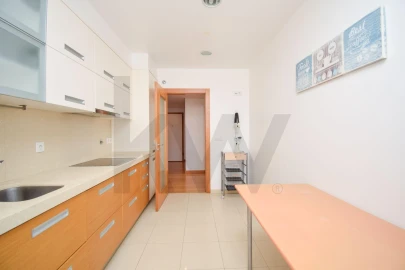 Apartamento T3 para Arrendamento em São Domingos de Rana