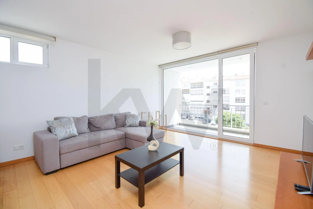 Apartamento T3 para Arrendamento em São Domingos de Rana Foto 2