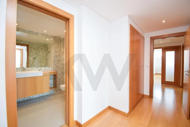 Apartamento T3 para Arrendamento em São Domingos de Rana Foto 11