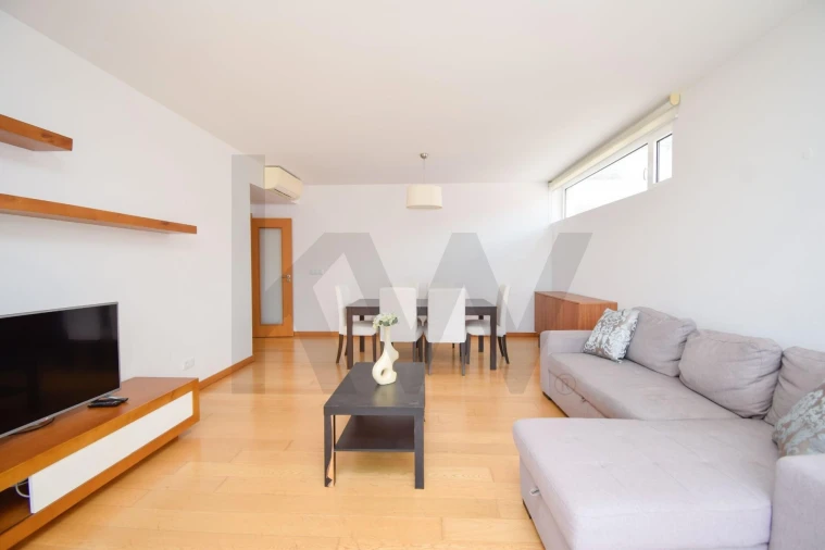 Apartamento T3 para Arrendamento em São Domingos de Rana Foto 6