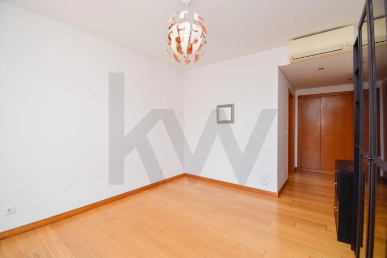 Apartamento T3 para Arrendamento em São Domingos de Rana Foto 15