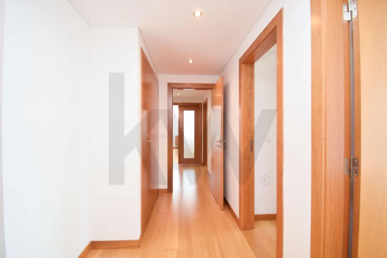 Apartamento T3 para Arrendamento em São Domingos de Rana Foto 12