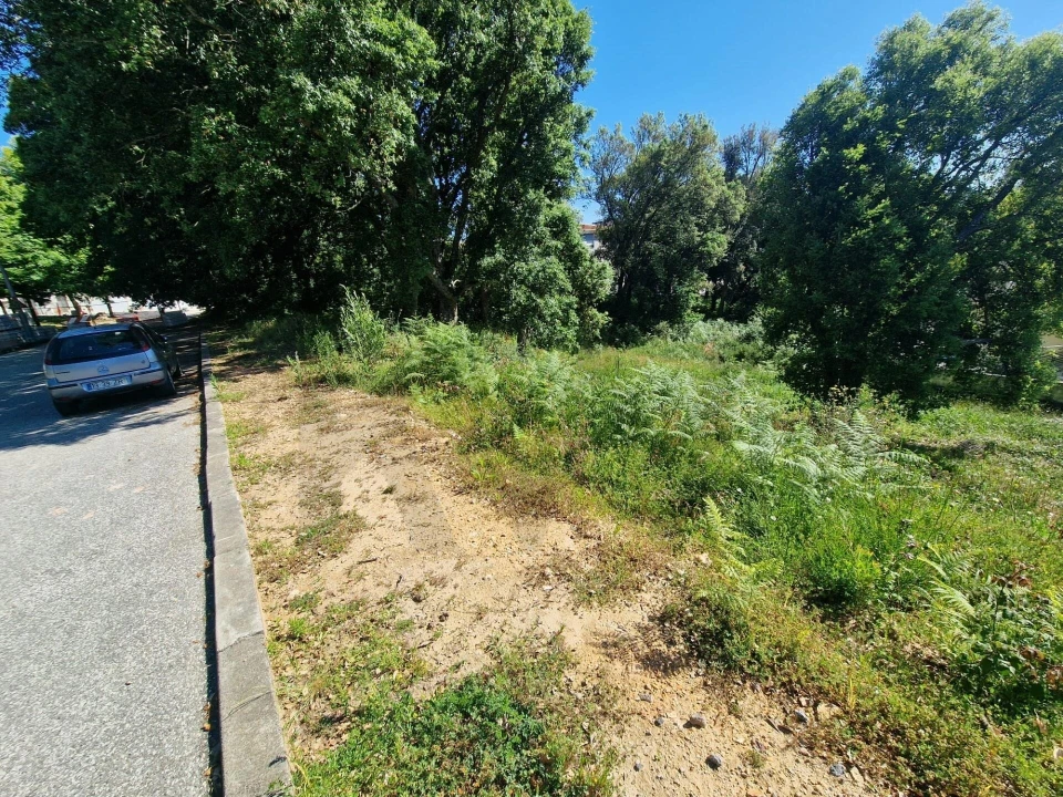 Terreno para Venda em São João da Madeira Foto 2