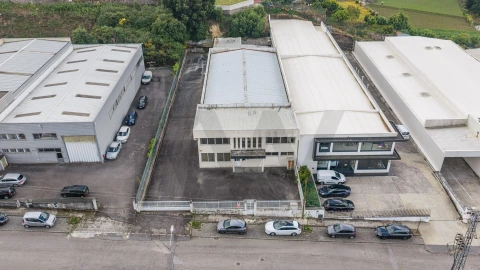 Armazém para Venda em Silveiros e Rio Covo (Santa Eulália)