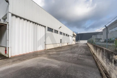 Armazém para Venda em Silveiros e Rio Covo (Santa Eulália)