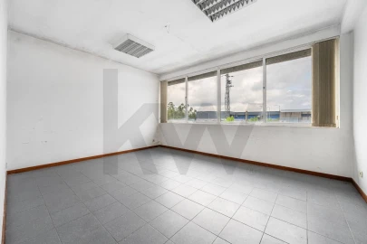 Armazém para Venda em Silveiros e Rio Covo (Santa Eulália)