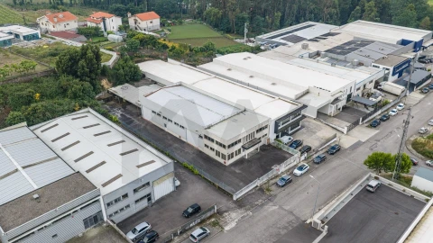 Armazém para Venda em Silveiros e Rio Covo (Santa Eulália)