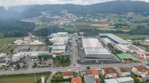 Armazém para Venda em Silveiros e Rio Covo (Santa Eulália)